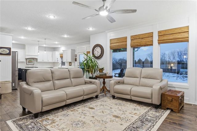 24420 W 58th Street, Shawnee, KS 66226