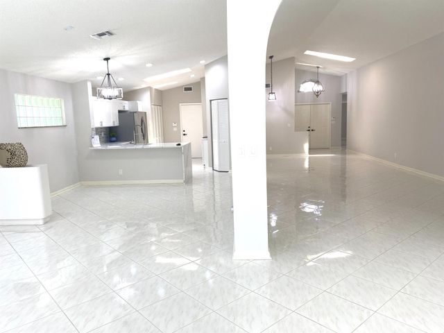 9934 Harbour Lake Circle, Boynton Beach, FL 33437