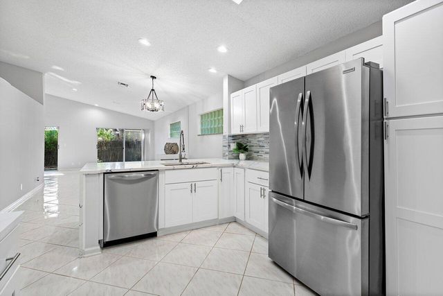 9934 Harbour Lake Circle, Boynton Beach, FL 33437