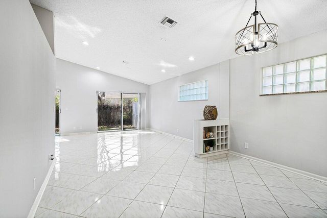 9934 Harbour Lake Circle, Boynton Beach, FL 33437