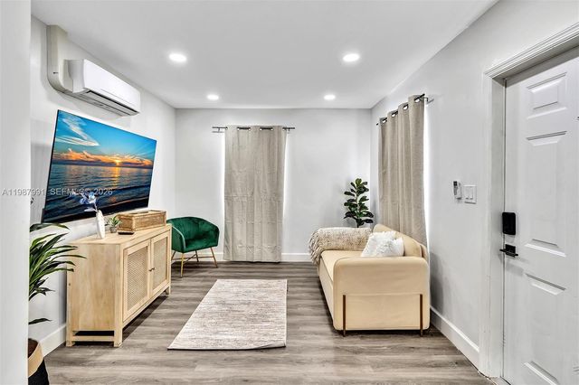 703 NE 7th St 5, Hallandale Beach, FL 33009