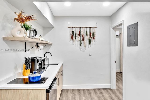 703 NE 7th St 5, Hallandale Beach, FL 33009