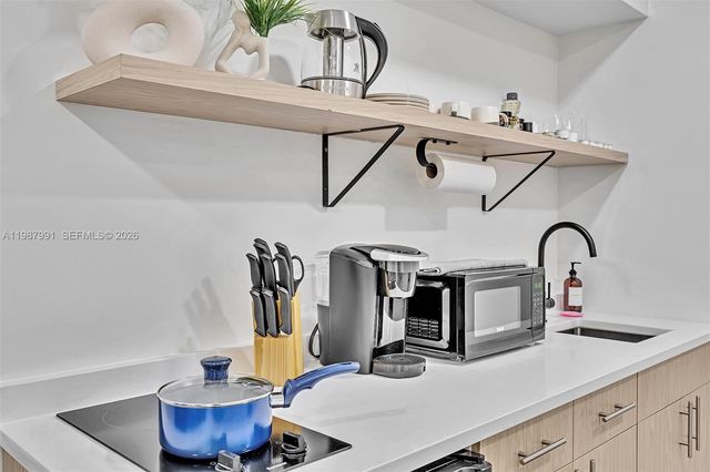 703 NE 7th St 5, Hallandale Beach, FL 33009