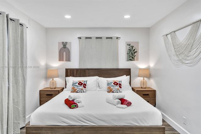 703 NE 7th St 5, Hallandale Beach, FL 33009