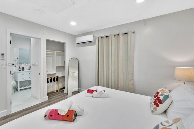 703 NE 7th St 5, Hallandale Beach, FL 33009