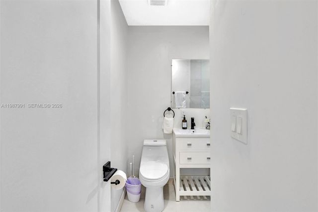 703 NE 7th St 5, Hallandale Beach, FL 33009