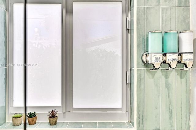 703 NE 7th St 5, Hallandale Beach, FL 33009