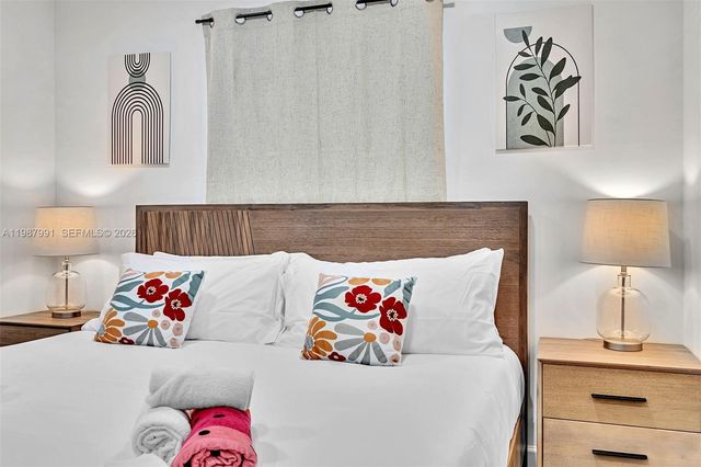 703 NE 7th St 5, Hallandale Beach, FL 33009