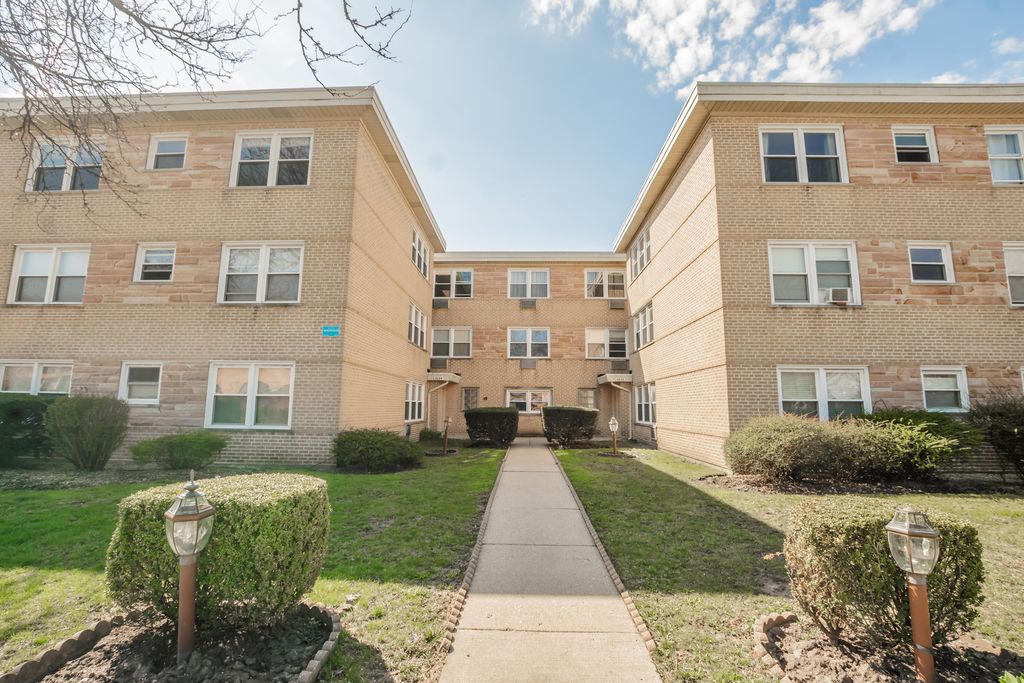 4629 Main Street 3A, Skokie, IL 60076