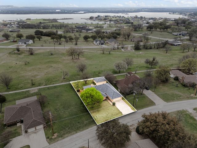 139 Runaway Bay Drive, Runaway Bay, TX 76426