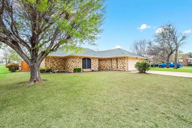 139 Runaway Bay Drive, Runaway Bay, TX 76426