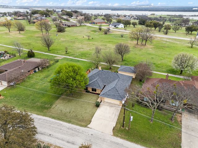 139 Runaway Bay Drive, Runaway Bay, TX 76426