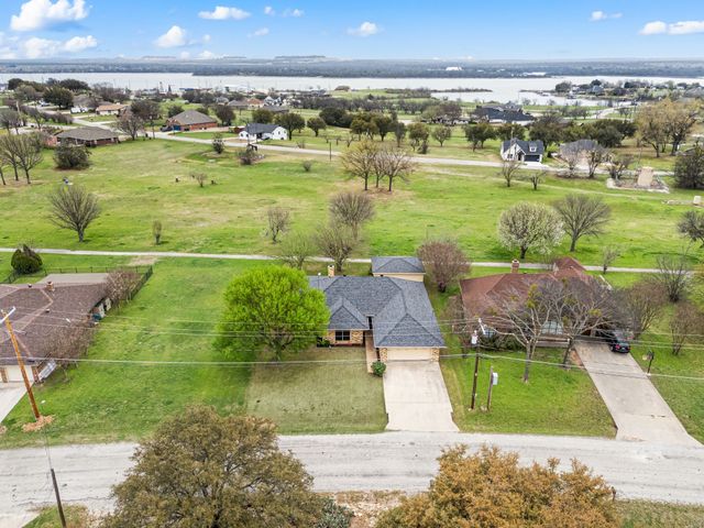 139 Runaway Bay Drive, Runaway Bay, TX 76426
