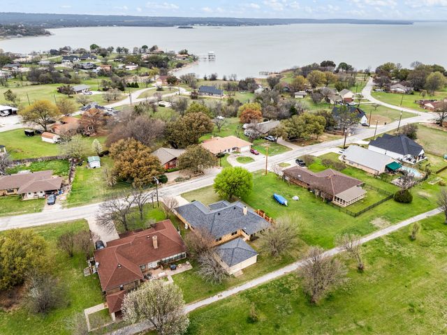 139 Runaway Bay Drive, Runaway Bay, TX 76426