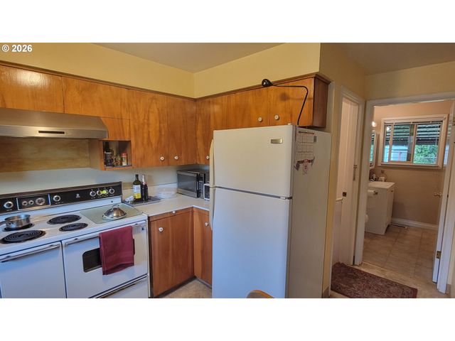 10826 Ne OREGON St, Portland, OR 97220