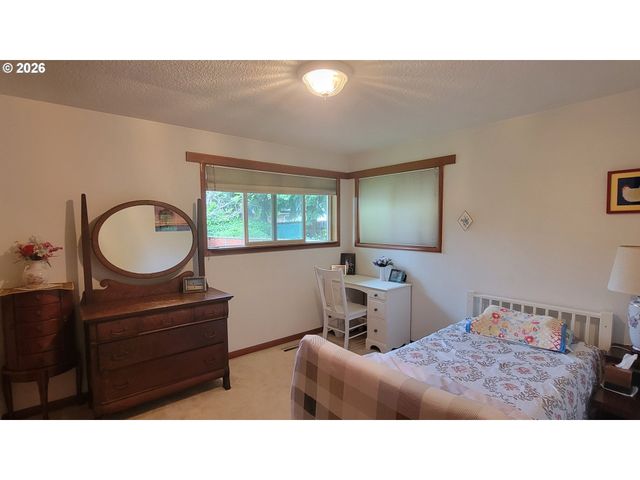 10826 Ne OREGON St, Portland, OR 97220