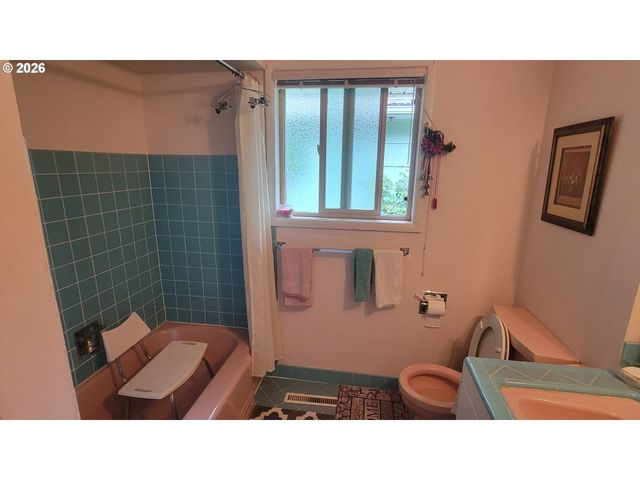 10826 Ne OREGON St, Portland, OR 97220