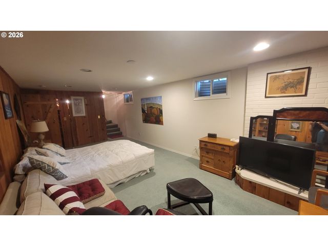 10826 Ne OREGON St, Portland, OR 97220