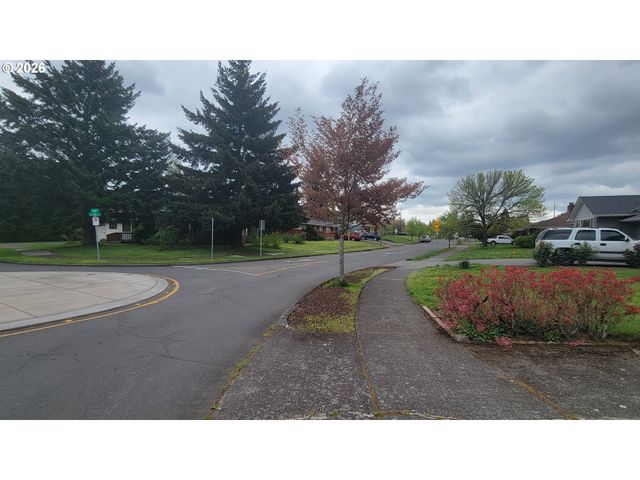 10826 Ne OREGON St, Portland, OR 97220