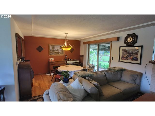 10826 Ne OREGON St, Portland, OR 97220