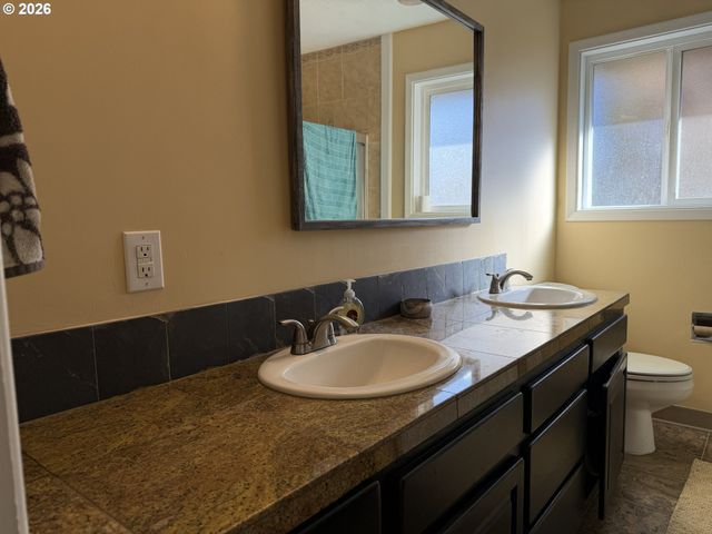 3908 GIFFORD Pl, Washougal, WA 98671