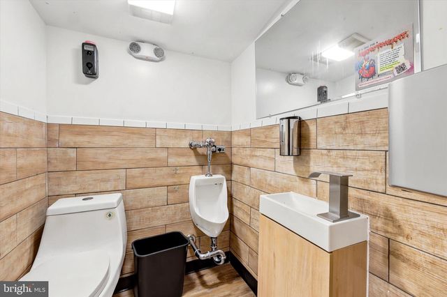 5300-02 MARKET ST, Philadelphia, PA 19139