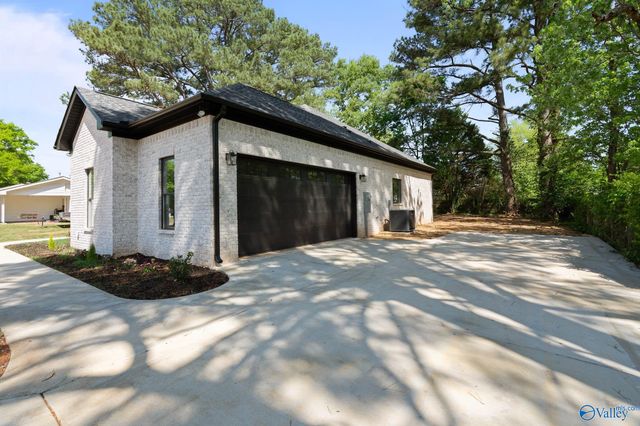 6306 Sheri Drive NW, Huntsville, AL 35806