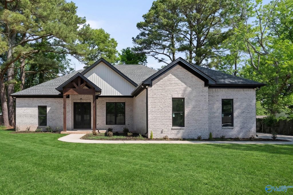 6306 Sheri Drive NW, Huntsville, AL 35806