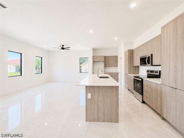 2212 NE 39th TER, Cape Coral, FL 33909