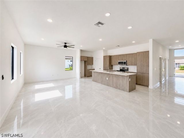 2212 NE 39th TER, Cape Coral, FL 33909
