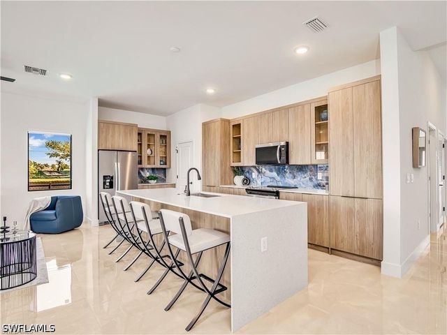 2212 NE 39th TER, Cape Coral, FL 33909