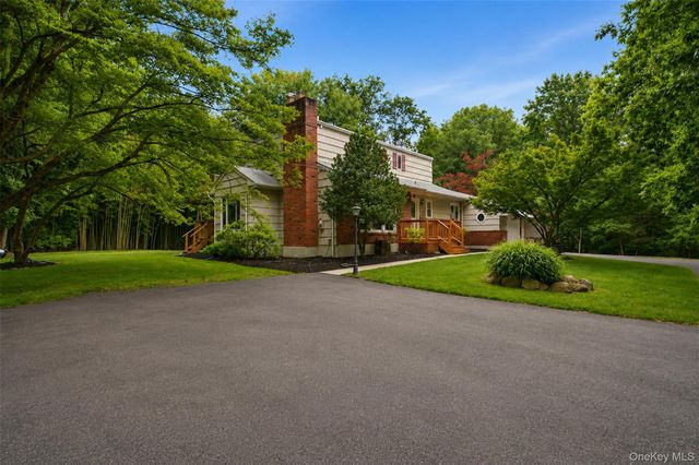 59 Smith Hill Road, Airmont, NY 10952