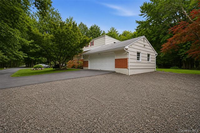 59 Smith Hill Road, Airmont, NY 10952
