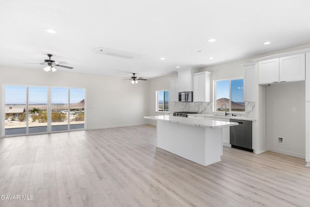 10201 Crest Road, California City, CA 93505