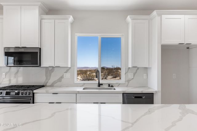 10201 Crest Road, California City, CA 93505