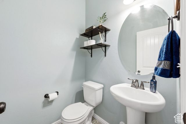 1056 W STONEHAVEN DR, North Salt Lake, UT 84054