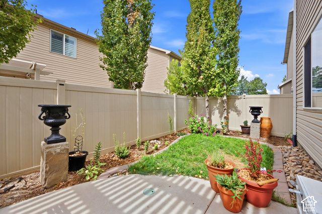 1056 W STONEHAVEN DR, North Salt Lake, UT 84054