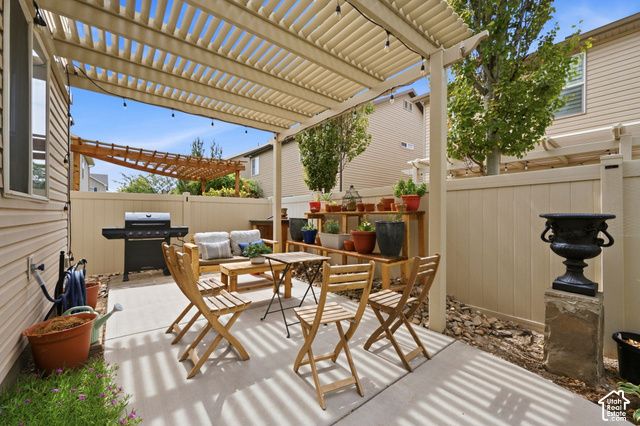 1056 W STONEHAVEN DR, North Salt Lake, UT 84054
