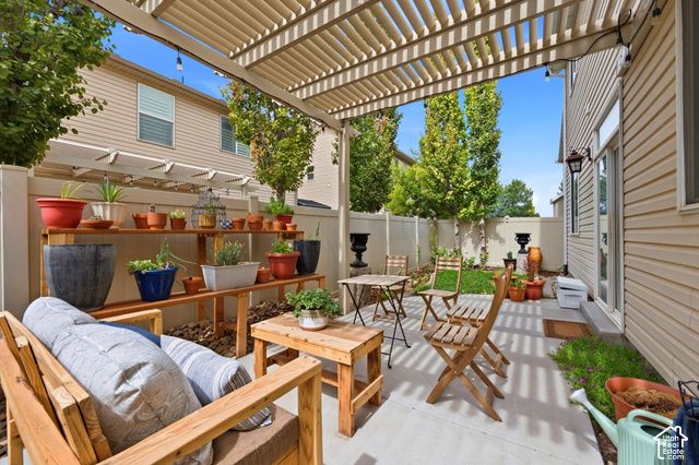 1056 W STONEHAVEN DR, North Salt Lake, UT 84054