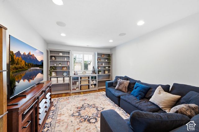 1056 W STONEHAVEN DR, North Salt Lake, UT 84054