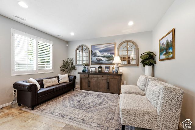 1056 W STONEHAVEN DR, North Salt Lake, UT 84054