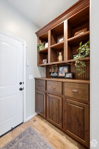 1056 W STONEHAVEN DR, North Salt Lake, UT 84054