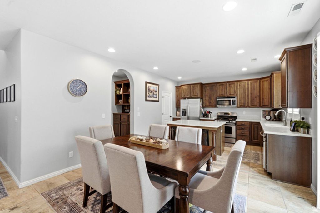 1056 W STONEHAVEN DR, North Salt Lake, UT 84054 — photo 3