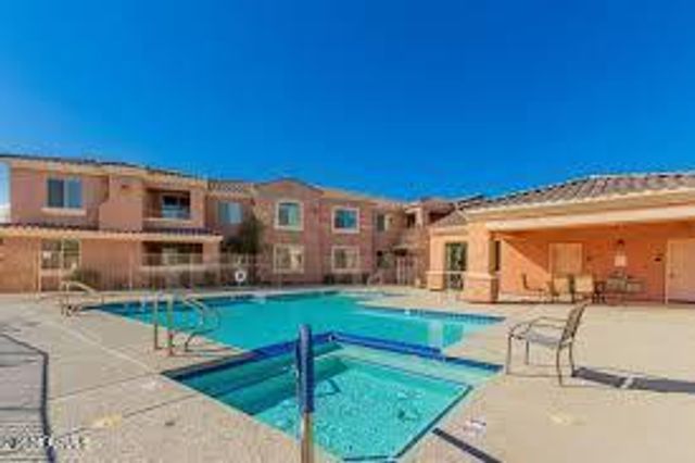 900 S CANAL Drive 206, Chandler, AZ 85225