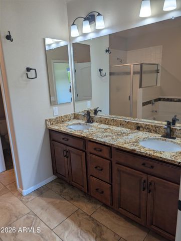 900 S CANAL Drive 206, Chandler, AZ 85225