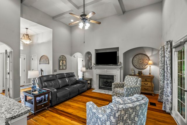 848 Sycamore Dr, Springfield, TN 37172