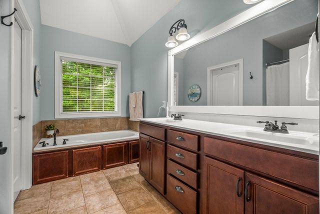 848 Sycamore Dr, Springfield, TN 37172