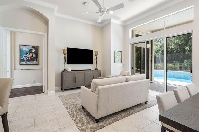 8138 Valhalla Drive, Delray Beach, FL 33446