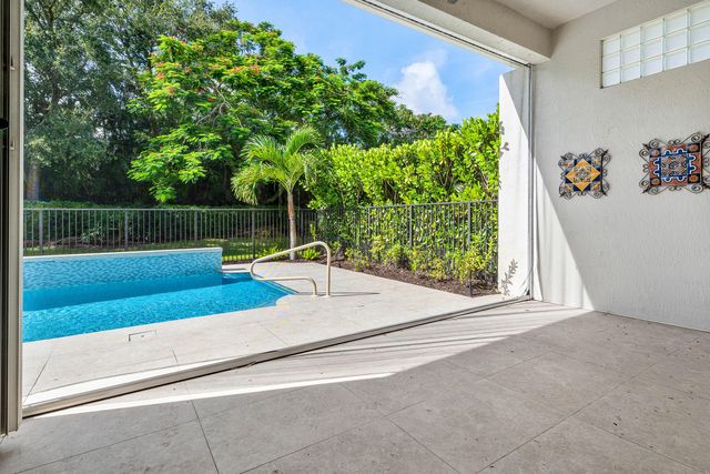 8138 Valhalla Drive, Delray Beach, FL 33446
