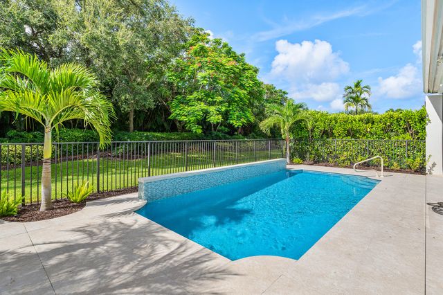 8138 Valhalla Drive, Delray Beach, FL 33446